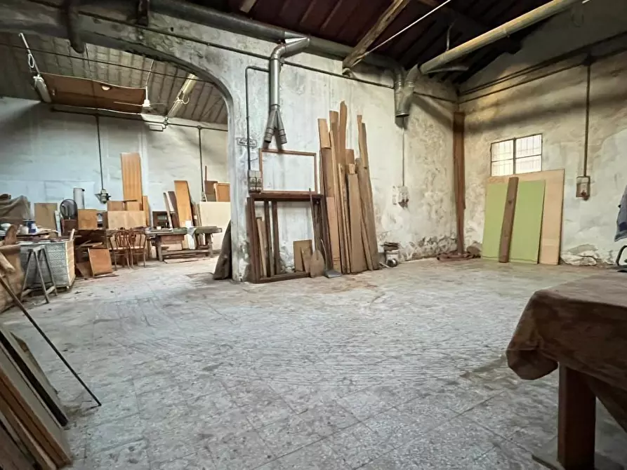 Immagine 2 di Laboratorio in vendita  a Cascina