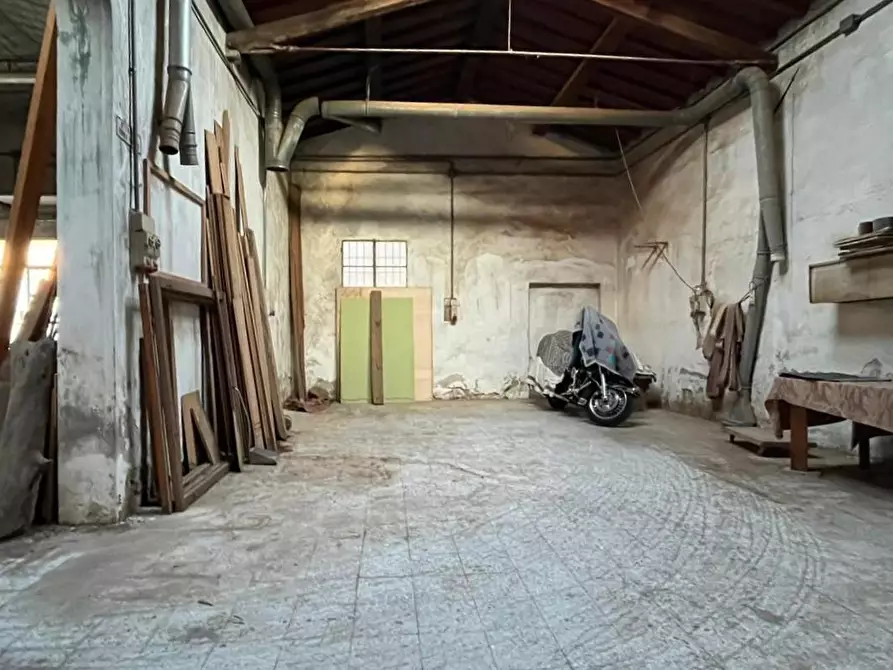Immagine 4 di Laboratorio in vendita  a Cascina