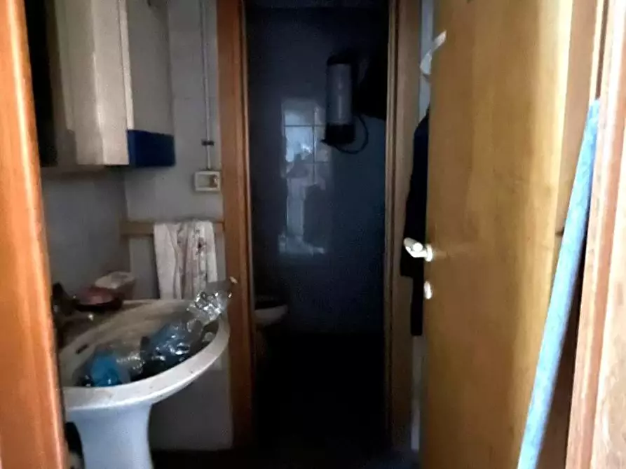 Immagine 9 di Laboratorio in vendita  a Cascina