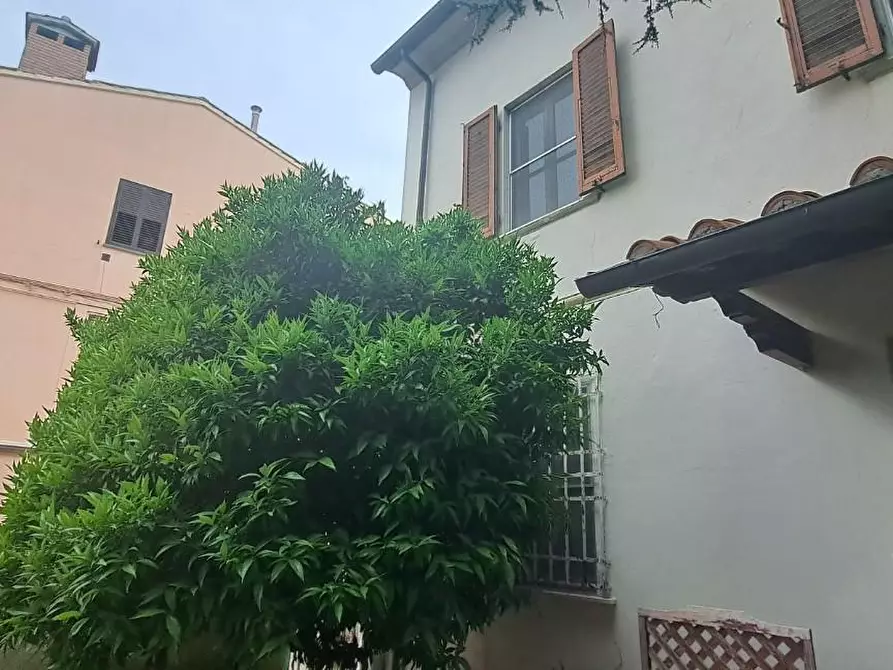Immagine 1 di Villa in vendita  a Cascina