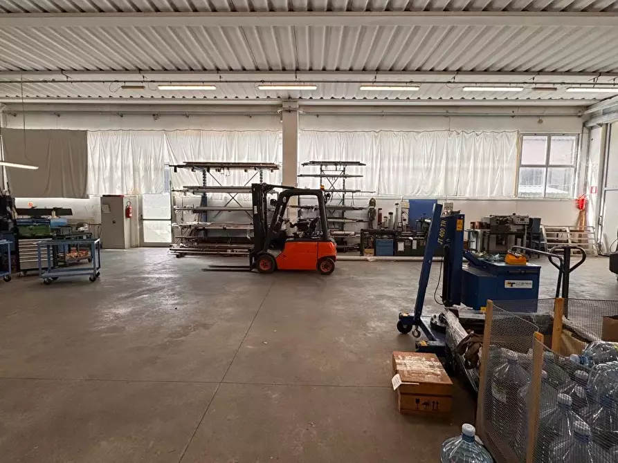 Immagine 1 di Attività artigianale in vendita  a Ponsacco