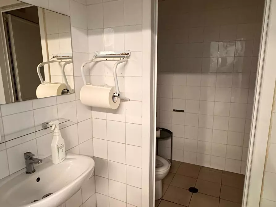 Immagine 5 di Attività artigianale in vendita  a Ponsacco