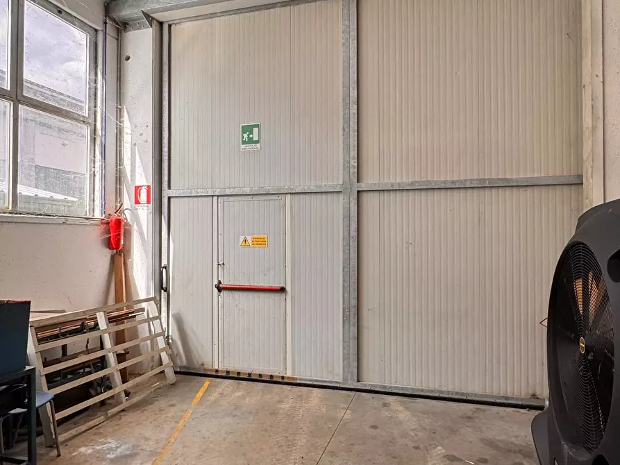 Immagine 4 di Attività artigianale in vendita  a Ponsacco