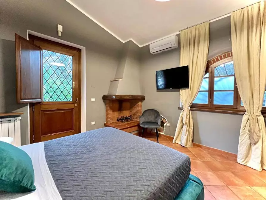 Immagine 8 di Attività commerciale in vendita  a Camaiore