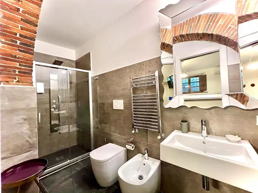 Immagine 9 di Attività commerciale in vendita  a Camaiore