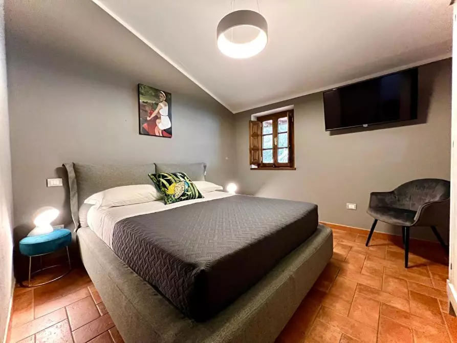 Immagine 6 di Attività commerciale in vendita  a Camaiore