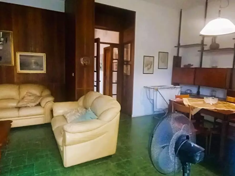 Immagine 10 di Villa in vendita  a Carrara