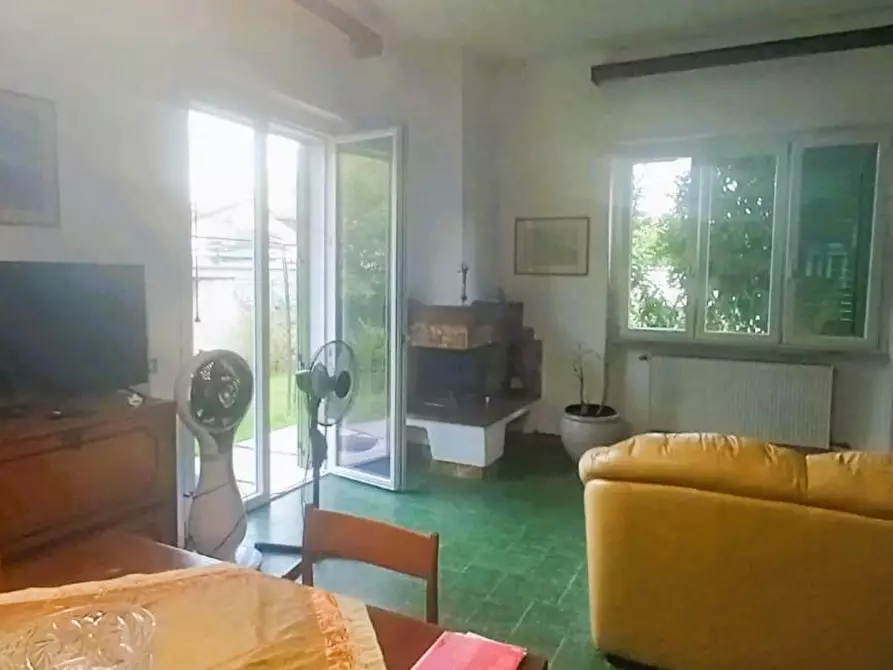Immagine 12 di Villa in vendita  a Carrara