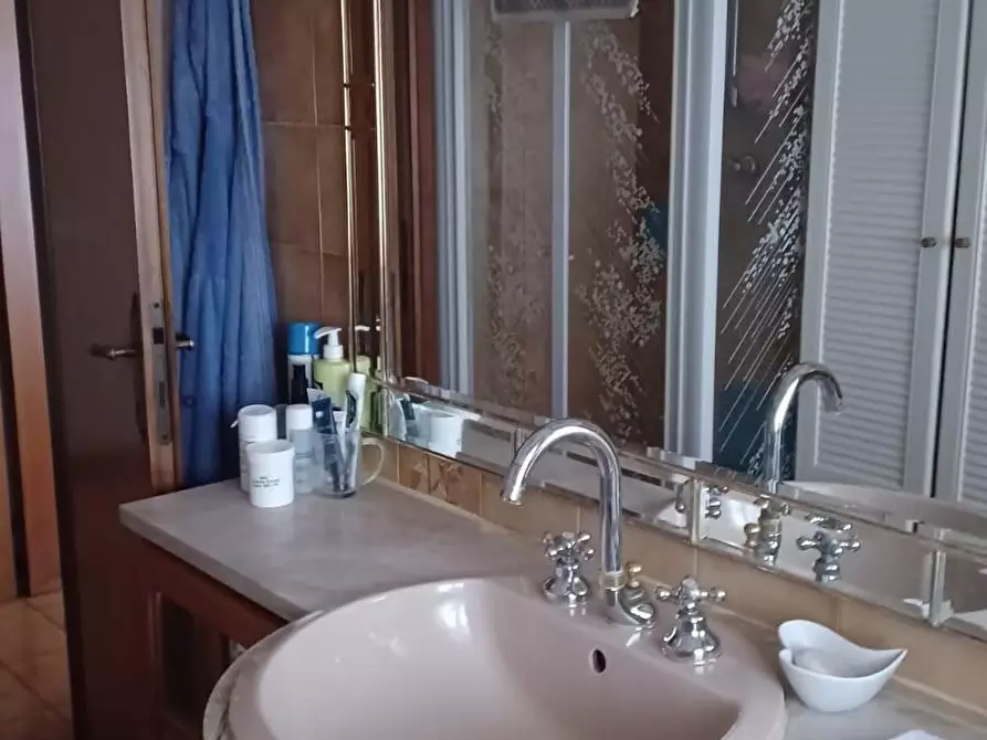 Immagine 6 di Appartamento in vendita  a Carrara