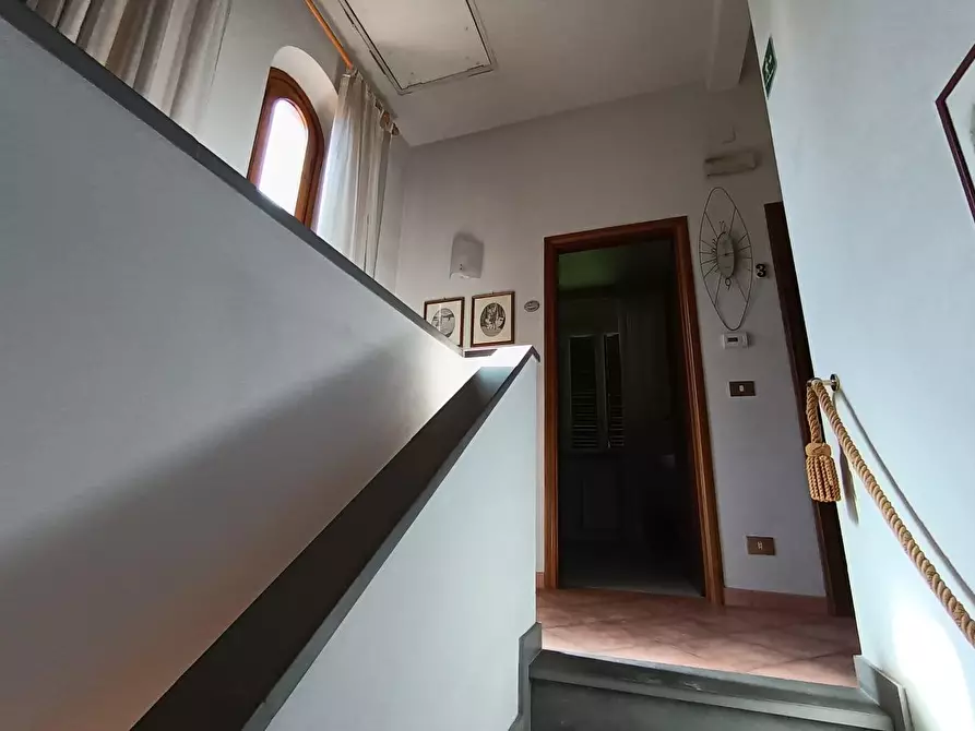 Immagine 9 di Villa in vendita  a Lucca