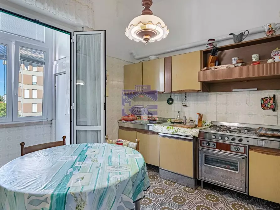 Immagine 10 di Appartamento in vendita  a Livorno