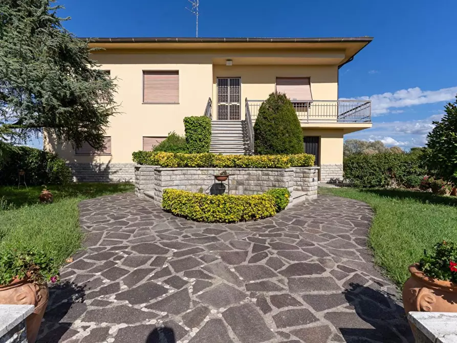 Immagine 3 di Villa in vendita  a Empoli
