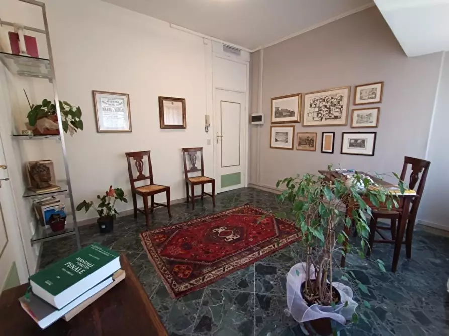 Immagine 1 di Ufficio in affitto  a Massa
