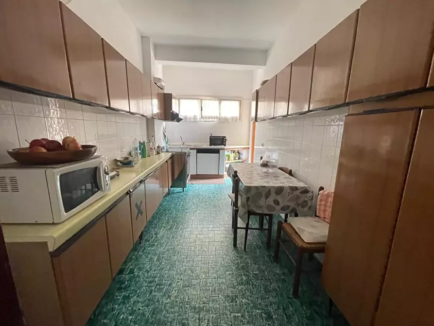 Immagine 9 di Appartamento in vendita  a Carrara