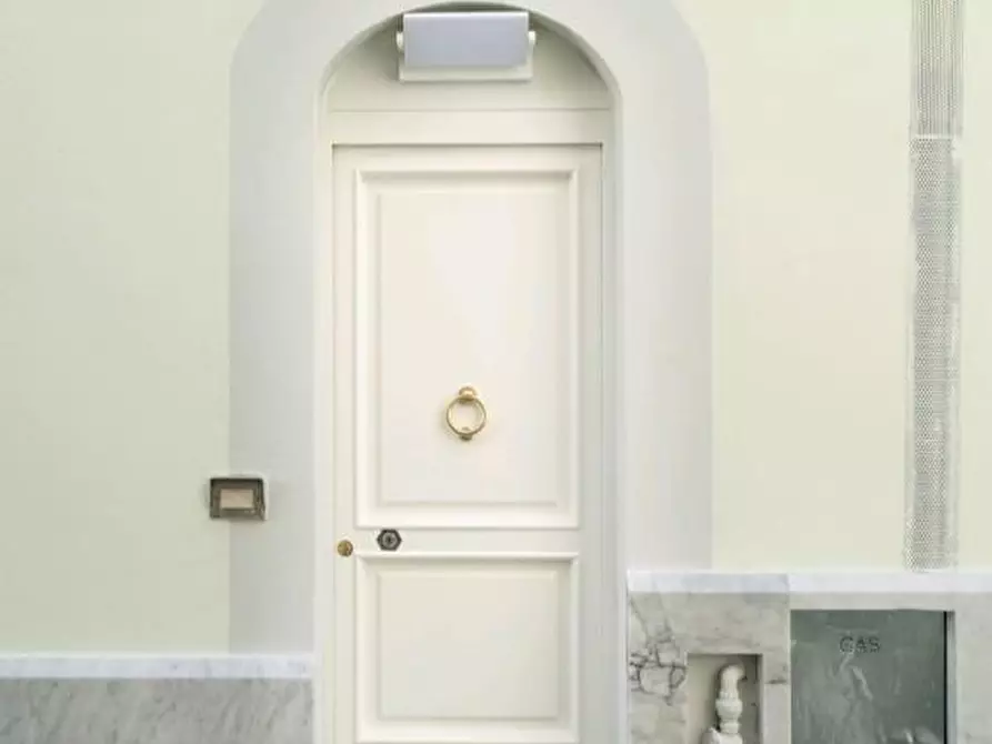 Immagine 7 di Ufficio in affitto  a Massa