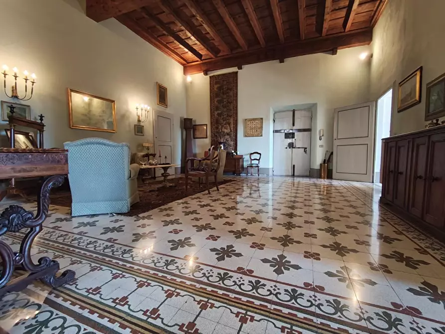 Immagine 57 di Appartamento in vendita  a Lucca