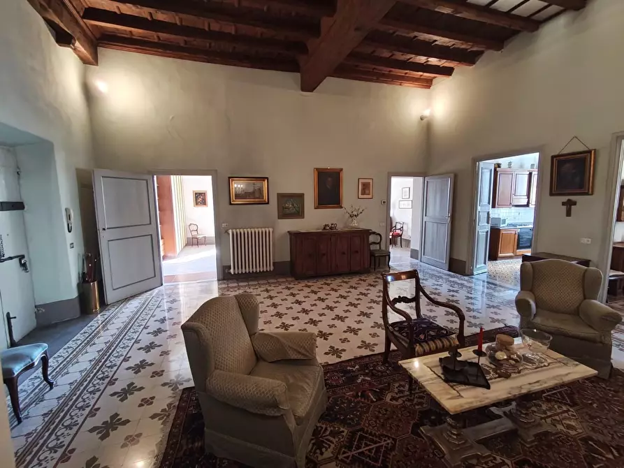 Immagine 16 di Appartamento in vendita  a Lucca