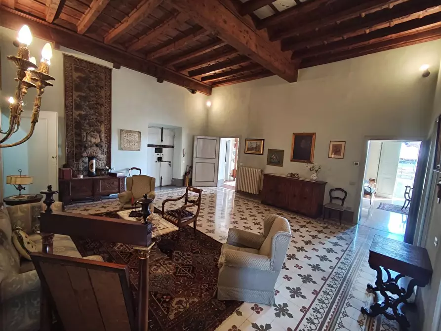 Immagine 13 di Appartamento in vendita  a Lucca