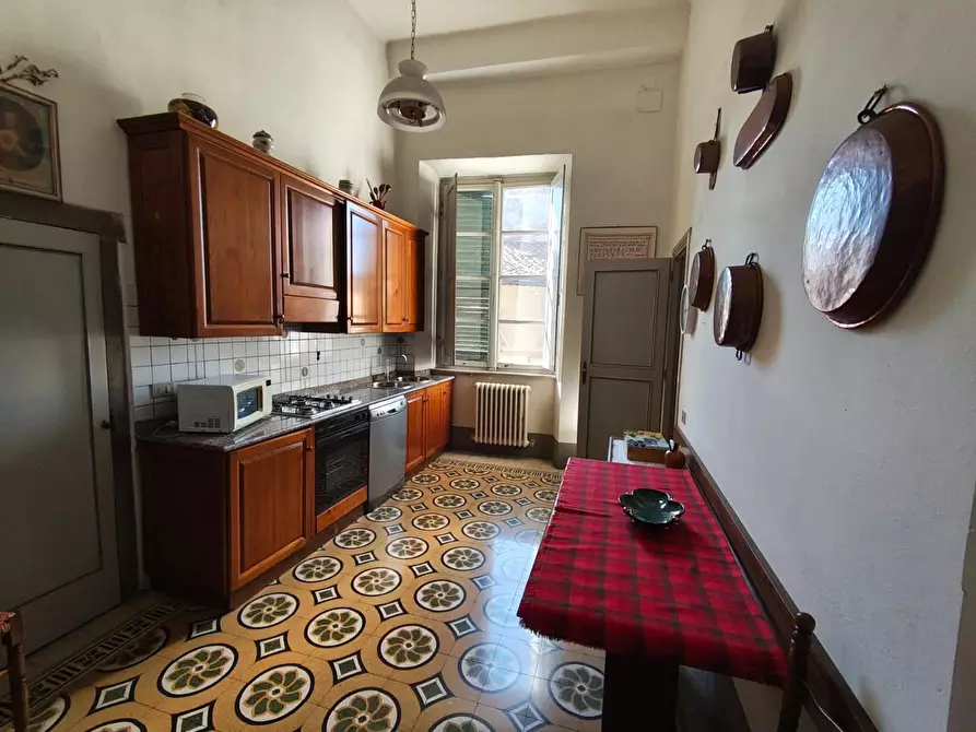 Immagine 10 di Appartamento in vendita  a Lucca