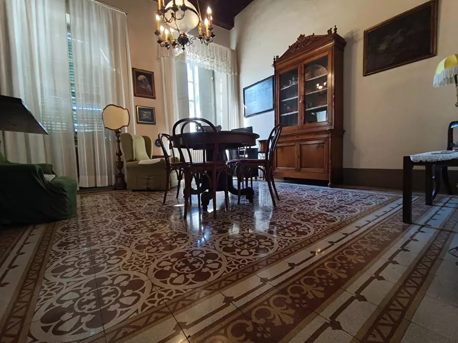 Immagine 56 di Appartamento in vendita  a Lucca