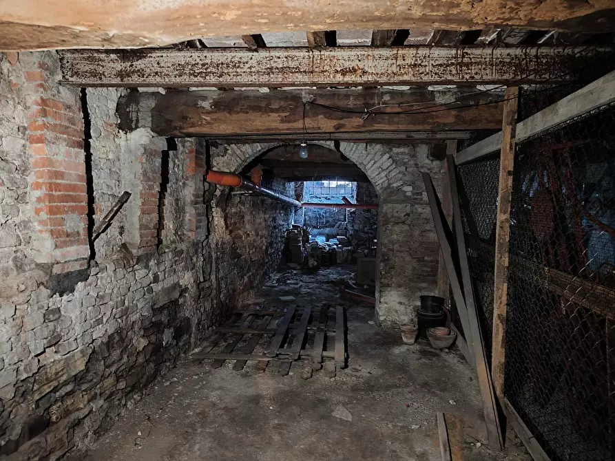 Immagine 11 di Appartamento in vendita  a Lucca