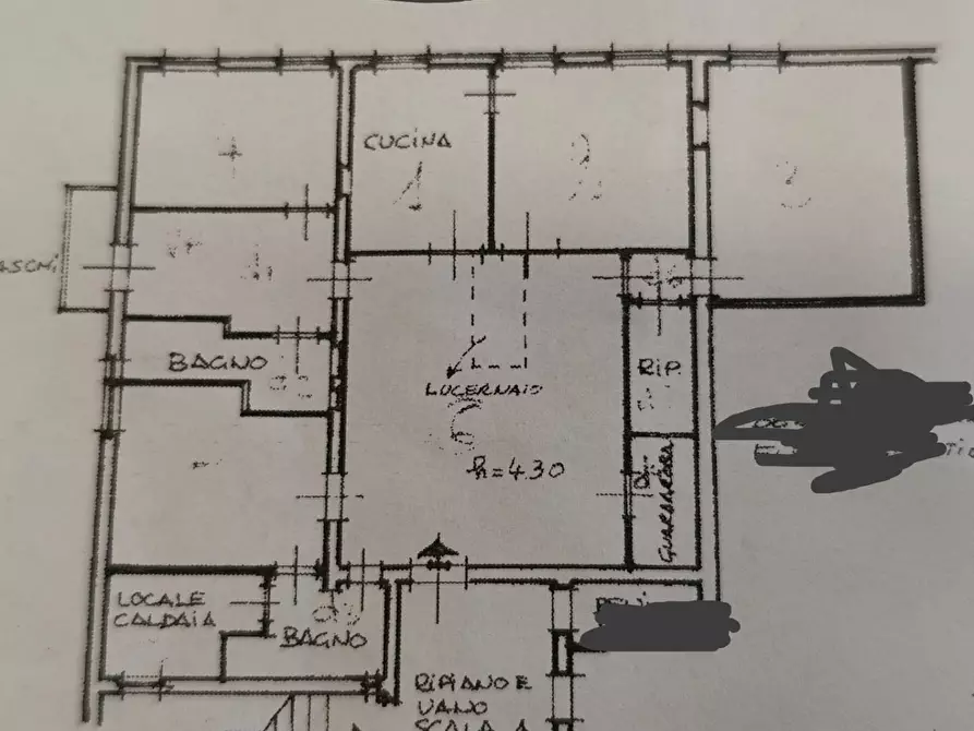 Immagine 61 di Appartamento in vendita  a Lucca