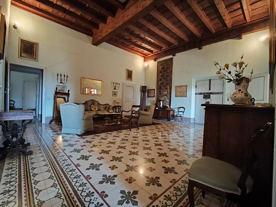 Immagine 3 di Appartamento in vendita  a Lucca