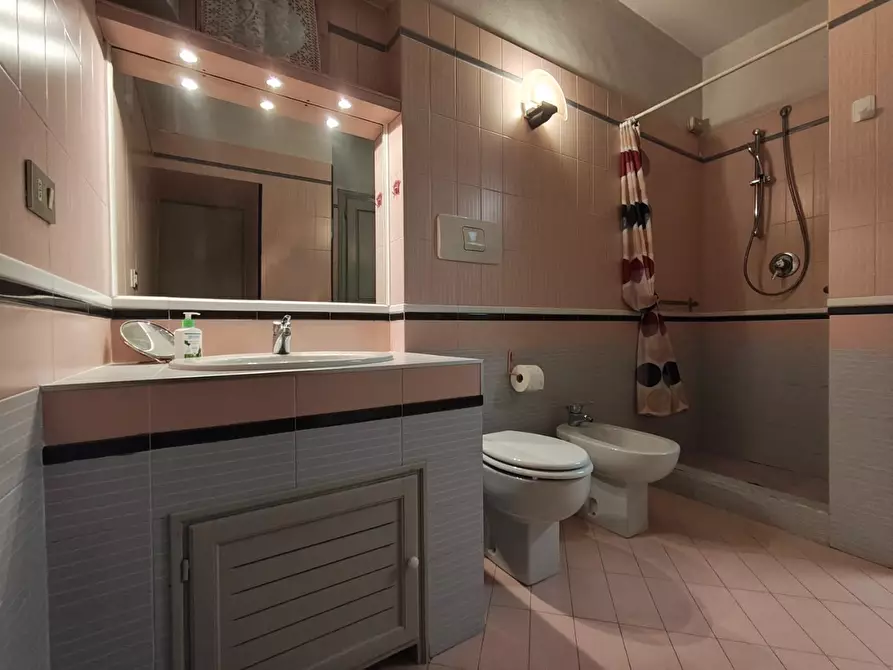 Immagine 20 di Appartamento in vendita  a Lucca