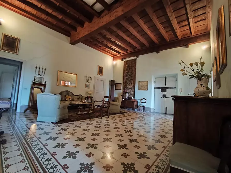 Immagine 2 di Appartamento in vendita  a Lucca