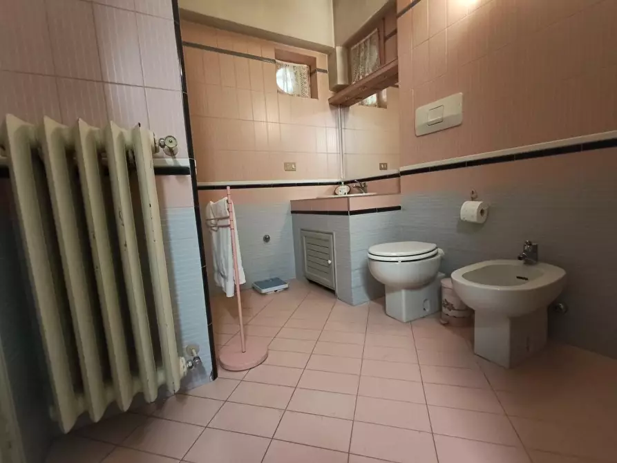 Immagine 18 di Appartamento in vendita  a Lucca