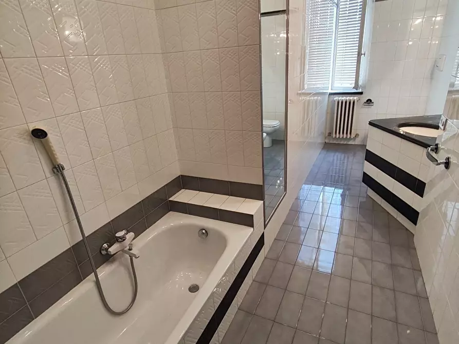 Immagine 27 di Appartamento in vendita  a Lucca