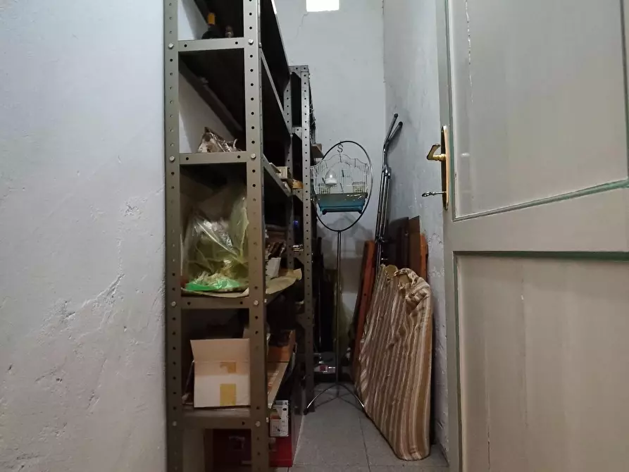 Immagine 50 di Appartamento in vendita  a Lucca