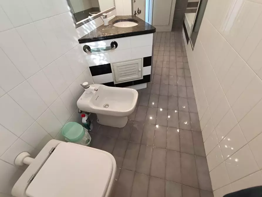 Immagine 32 di Appartamento in vendita  a Lucca