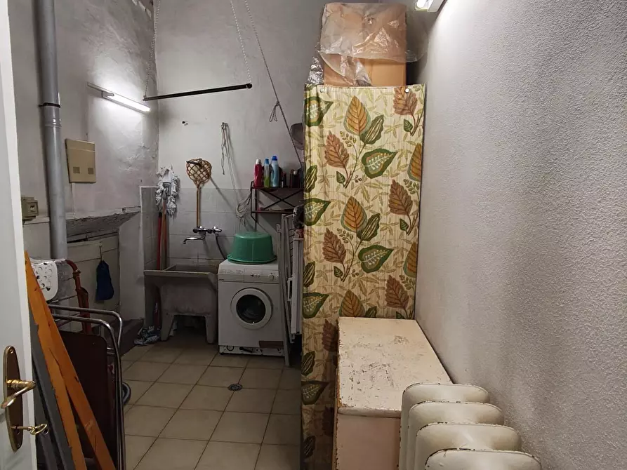 Immagine 23 di Appartamento in vendita  a Lucca