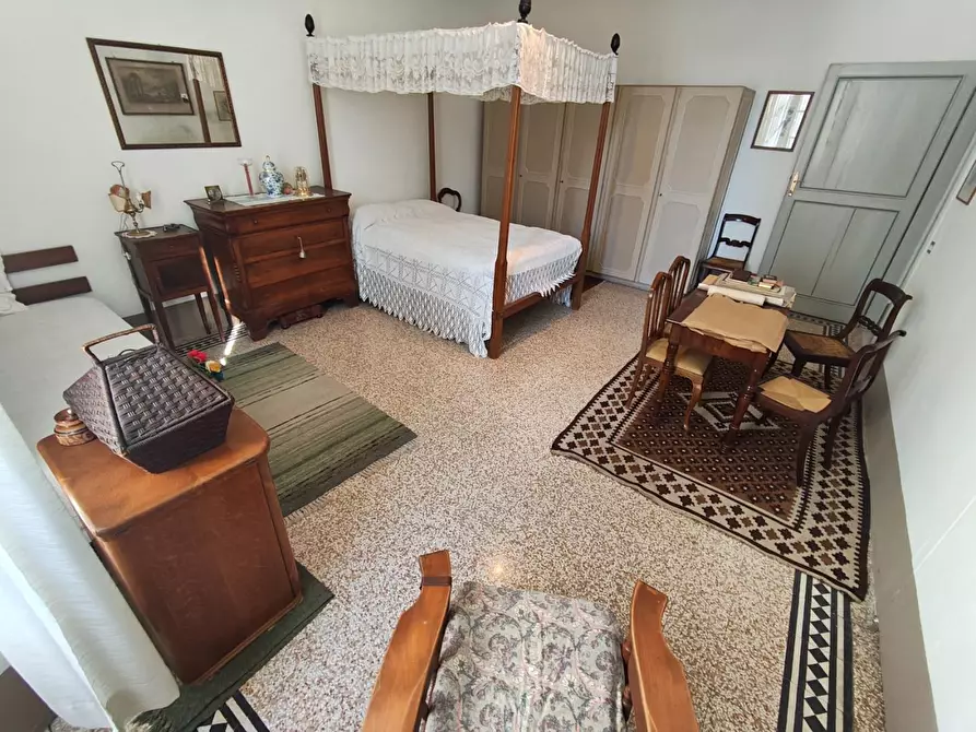 Immagine 49 di Appartamento in vendita  a Lucca