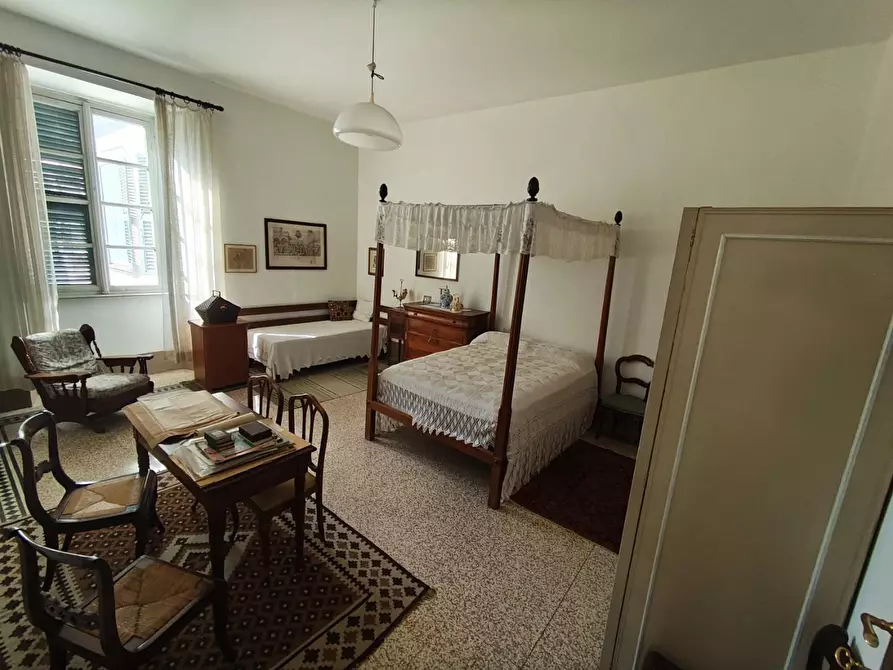 Immagine 12 di Appartamento in vendita  a Lucca