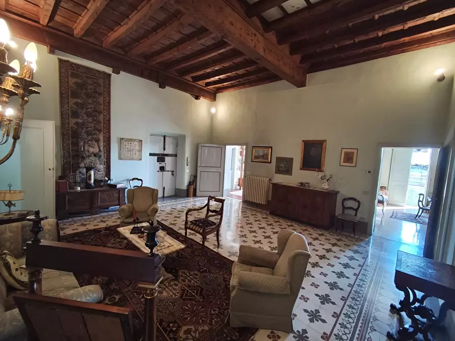 Immagine 46 di Appartamento in vendita  a Lucca