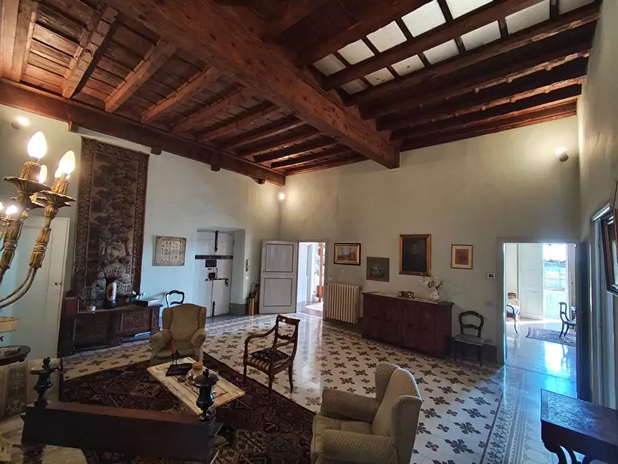 Immagine 45 di Appartamento in vendita  a Lucca