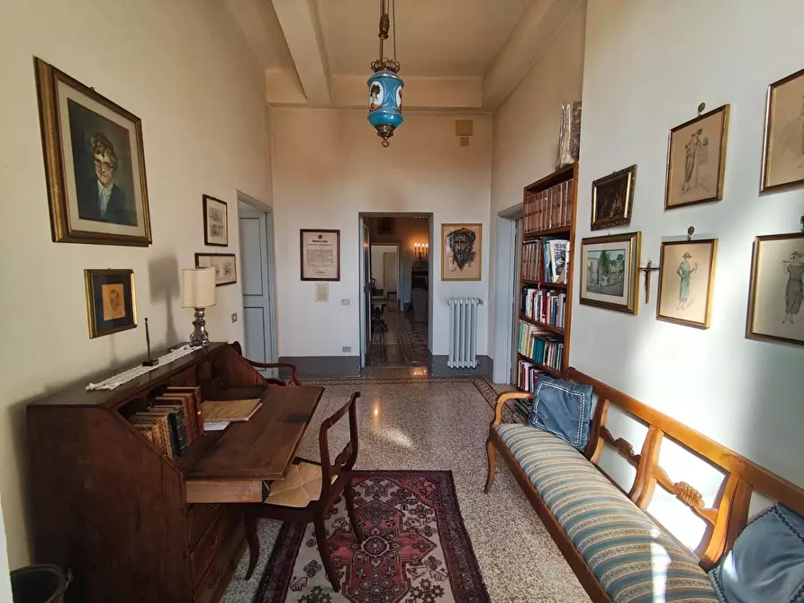 Immagine 37 di Appartamento in vendita  a Lucca