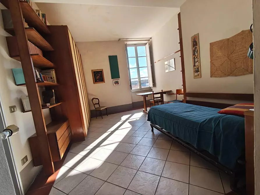 Immagine 5 di Appartamento in vendita  a Lucca