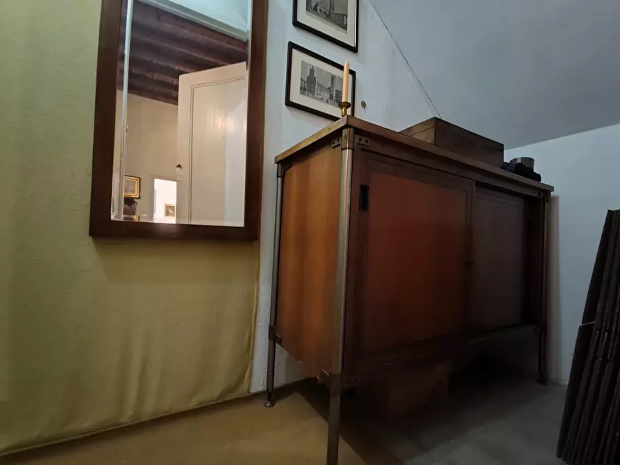 Immagine 17 di Appartamento in vendita  a Lucca