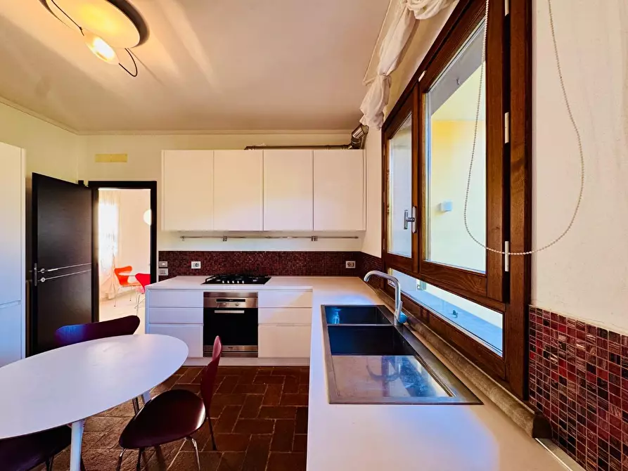 Immagine 11 di Villa in vendita  a Pietrasanta