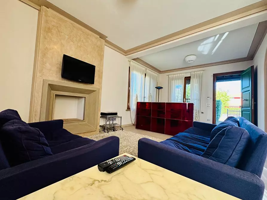 Immagine 5 di Villa in vendita  a Pietrasanta