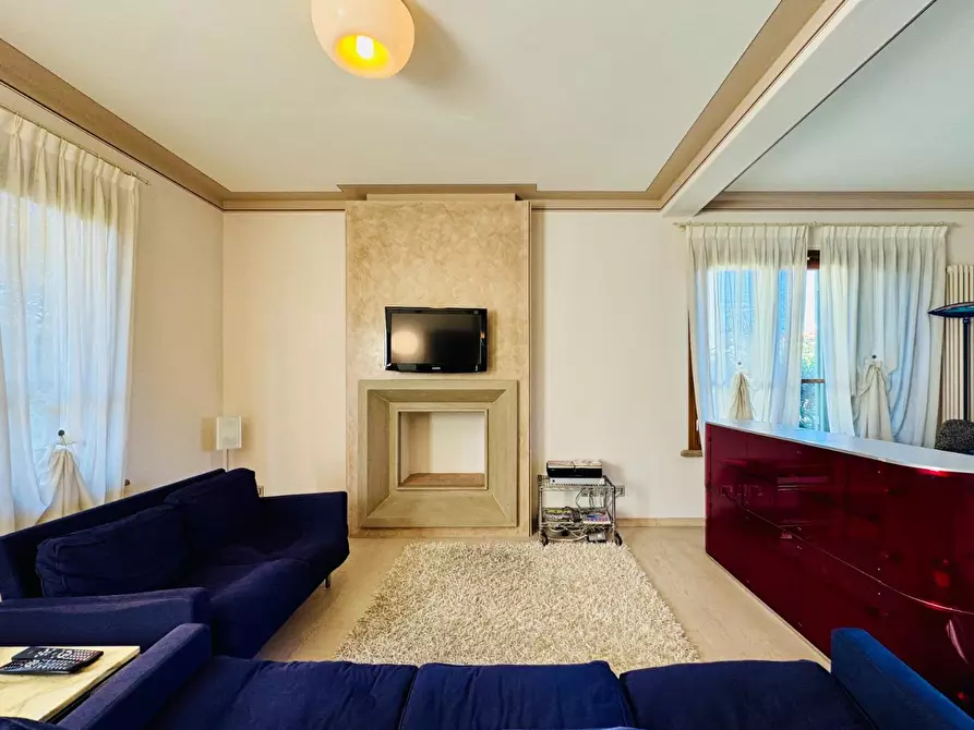 Immagine 4 di Villa in vendita  a Pietrasanta