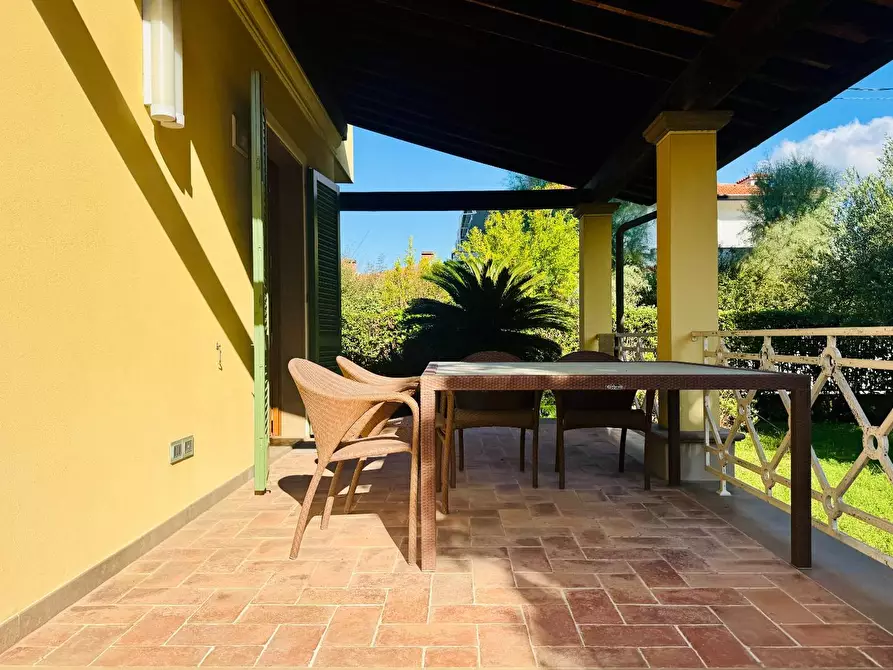 Immagine 43 di Villa in vendita  a Pietrasanta