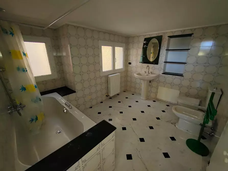 Immagine 46 di Appartamento in vendita  a Chiavari