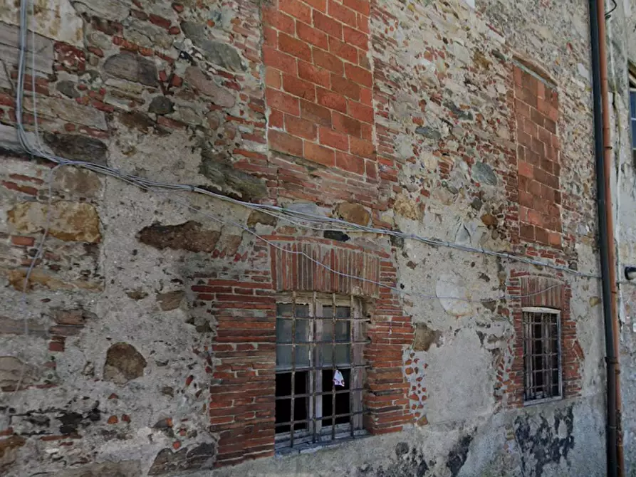 Immagine 6 di Magazzino in vendita  a Lucca