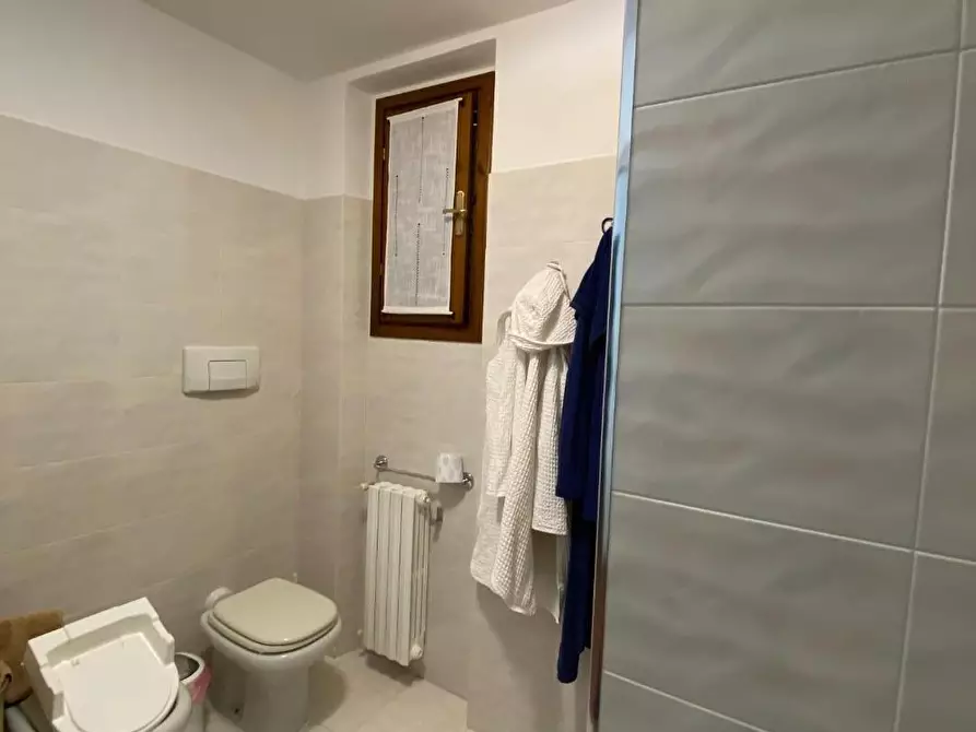 Immagine 13 di Appartamento in affitto  a Carmignano