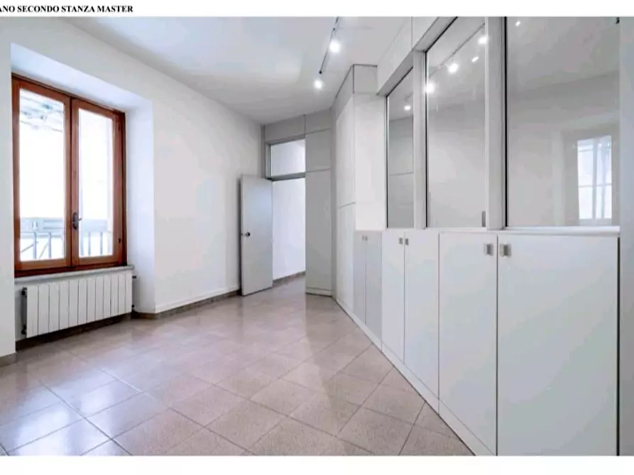 Immagine 6 di Ufficio in affitto  a Massa
