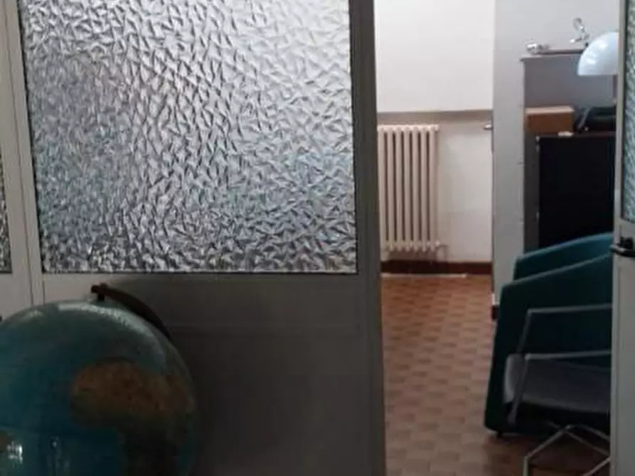 Immagine 7 di Ufficio in affitto  a Massa